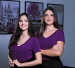 Duas empreendedoras em apresentação ao seu negócio